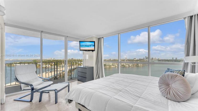 Picture of 7601 E Treasure Dr # 1518, North Bay Village FL 33141