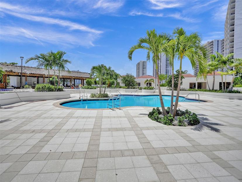 Picture of 20281 E Country Club Dr # 506, Aventura FL 33180
