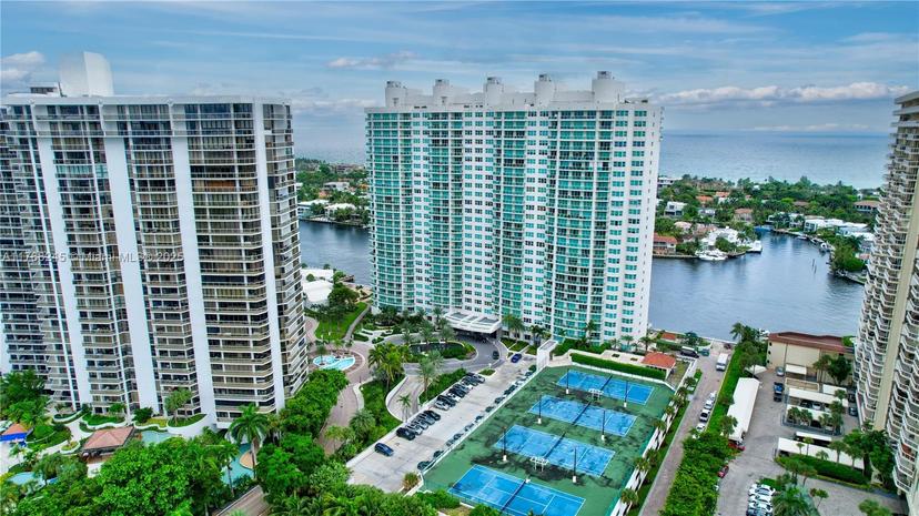 Picture of 20281 E Country Club Dr # 506, Aventura FL 33180