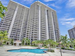 Picture of 20281 E Country Club Dr # 506, Aventura, FL 33180