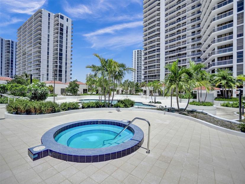 Picture of 20281 E Country Club Dr # 506, Aventura FL 33180
