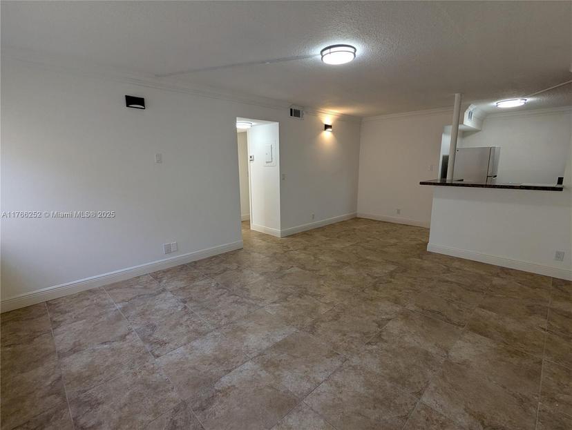 Picture of 836 Twin Lakes Dr # B, Coral Springs FL 33071