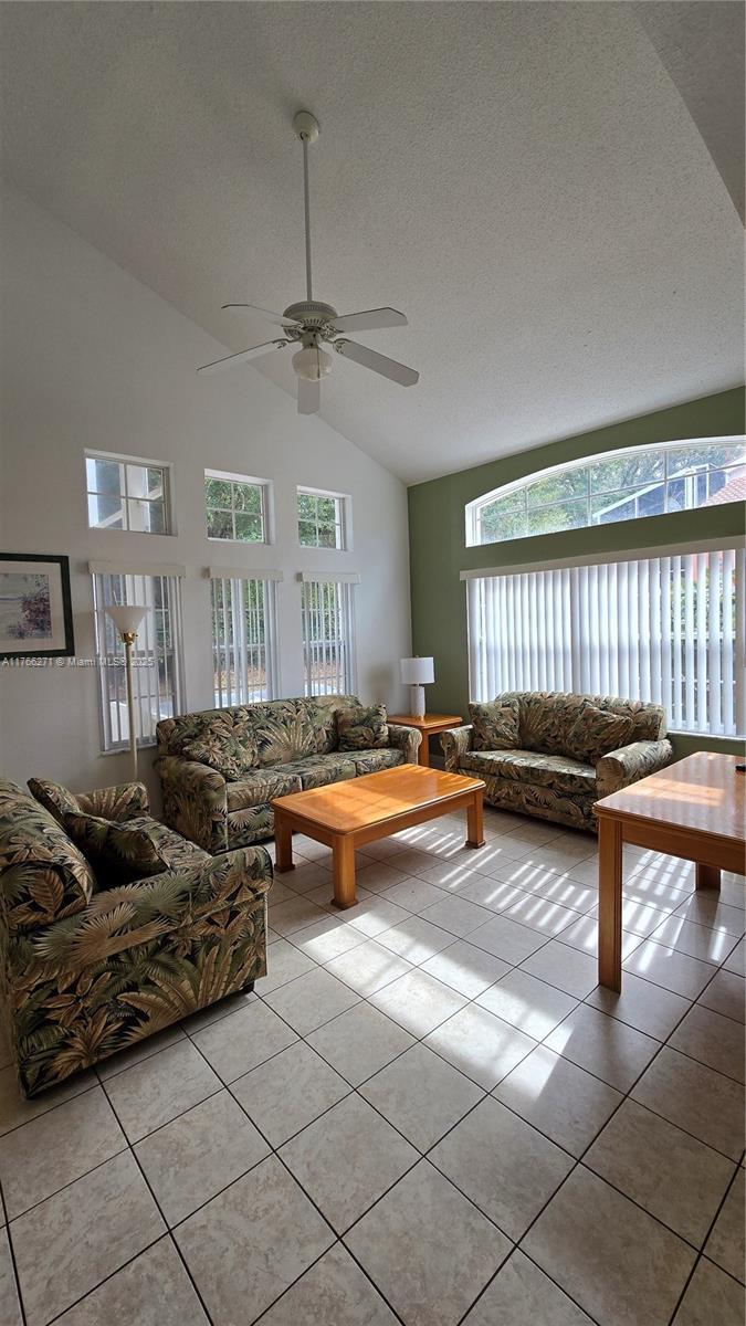 Picture of 1013 Park Ridge Cir, Kissimmee FL 34746