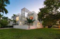 Picture of 1250 N Venetian Way, Miami, FL 33139