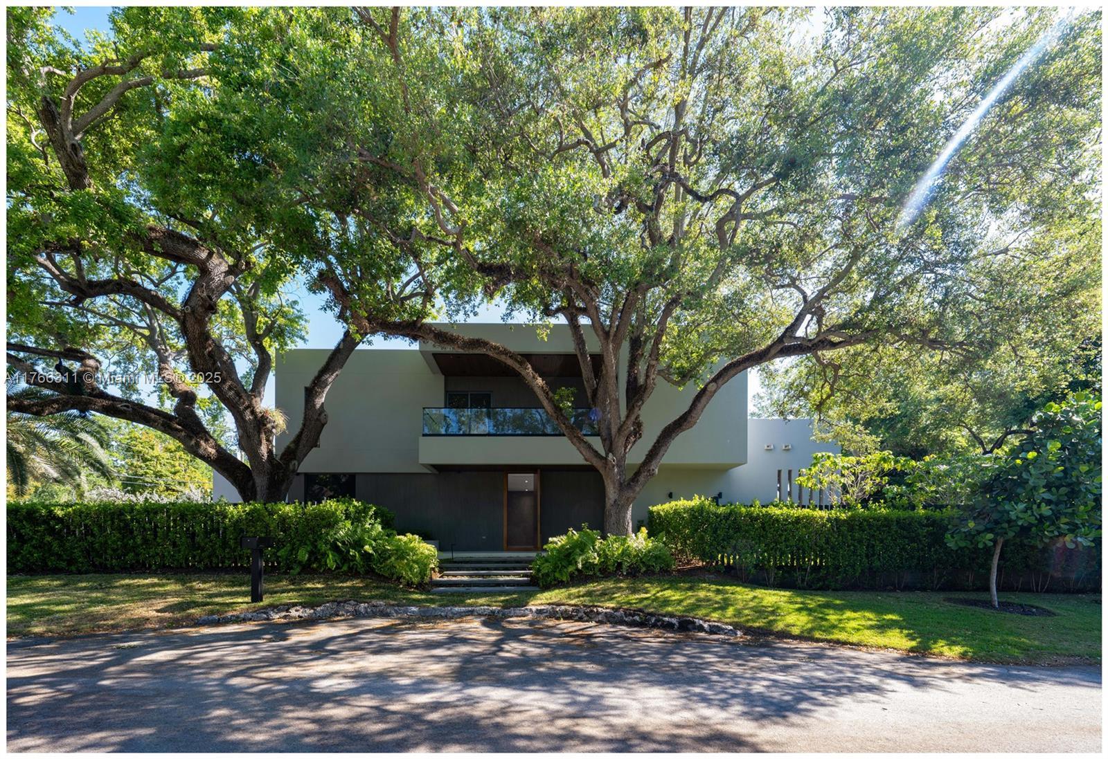 Picture of 3401 Halissee St, Miami, FL 33133