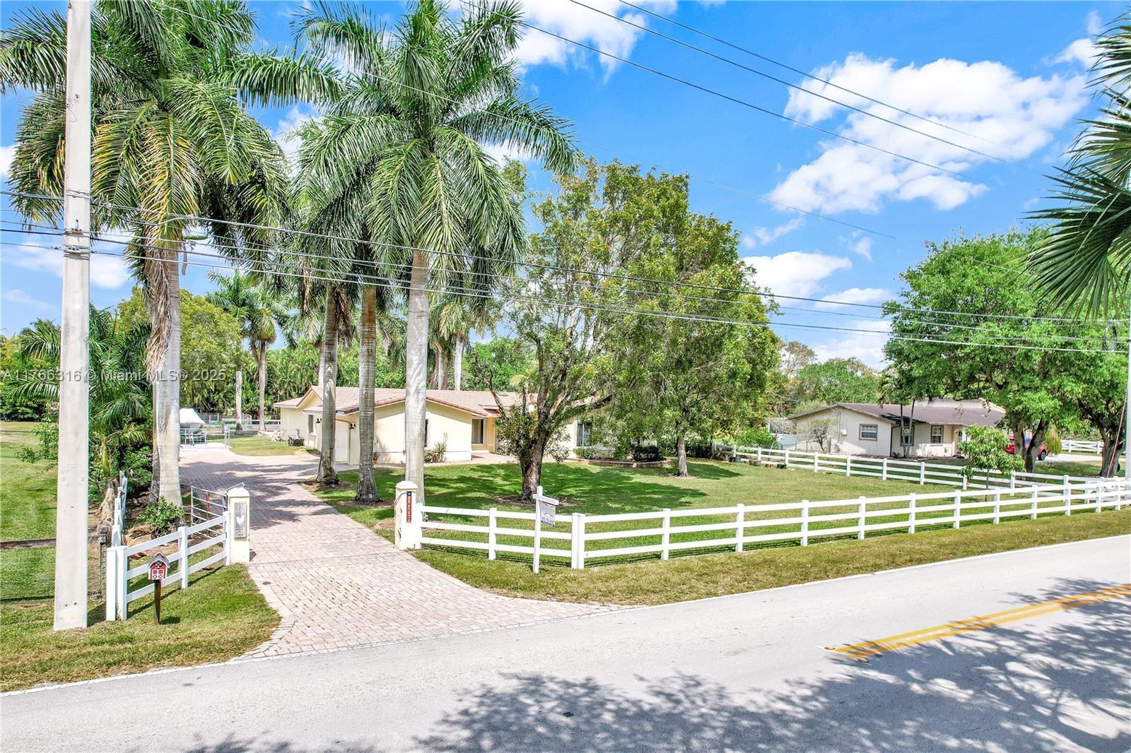 Picture of 14209 SW 26Th St, Davie, FL 33325