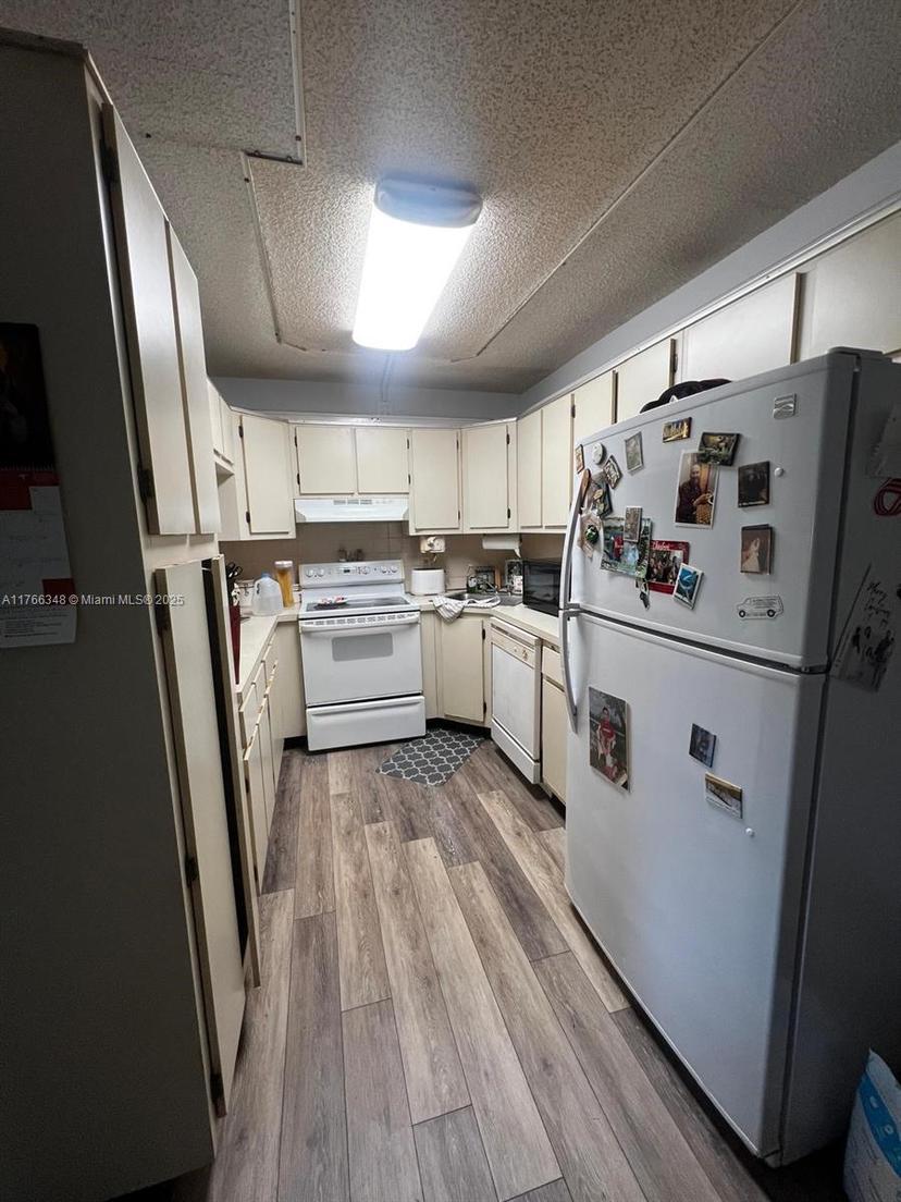 Picture of 1118 Green Pine Blvd # B1, West Palm Beach FL 33409