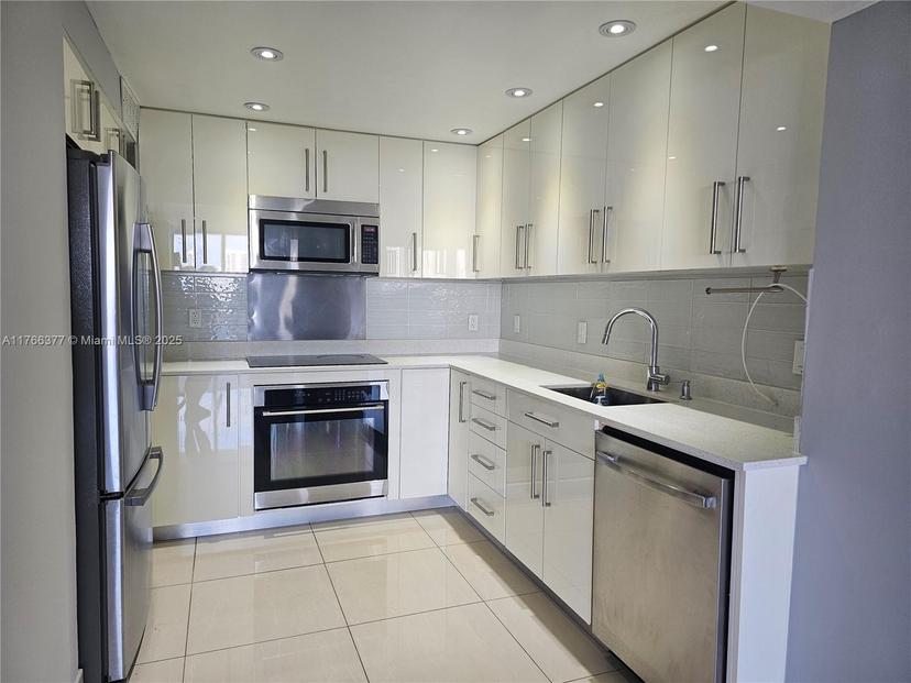 Picture of 3675 N Country Club Dr # 1010, Aventura FL 33180
