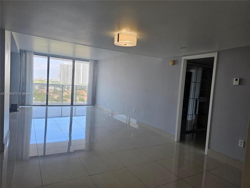Picture of 3675 N Country Club Dr # 1010, Aventura FL 33180