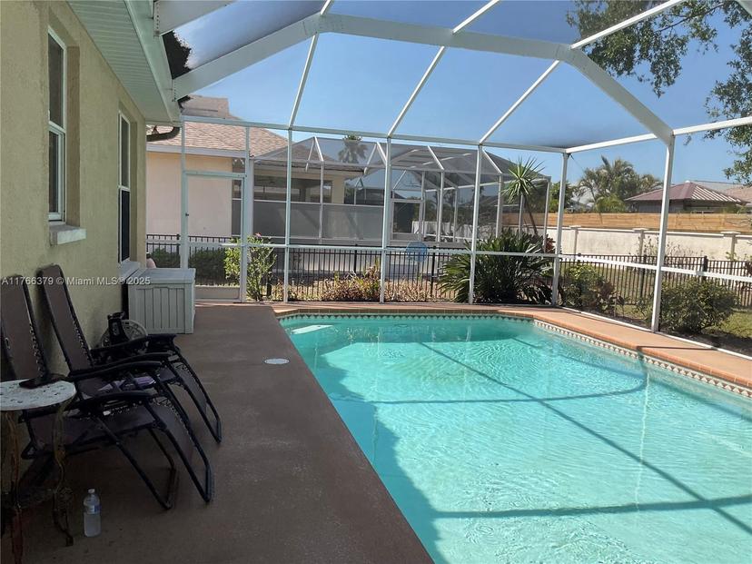 Picture of 815 Greenview Dr, Tampa FL 33572