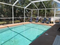 Picture of 815 Greenview Dr, Tampa, FL 33572