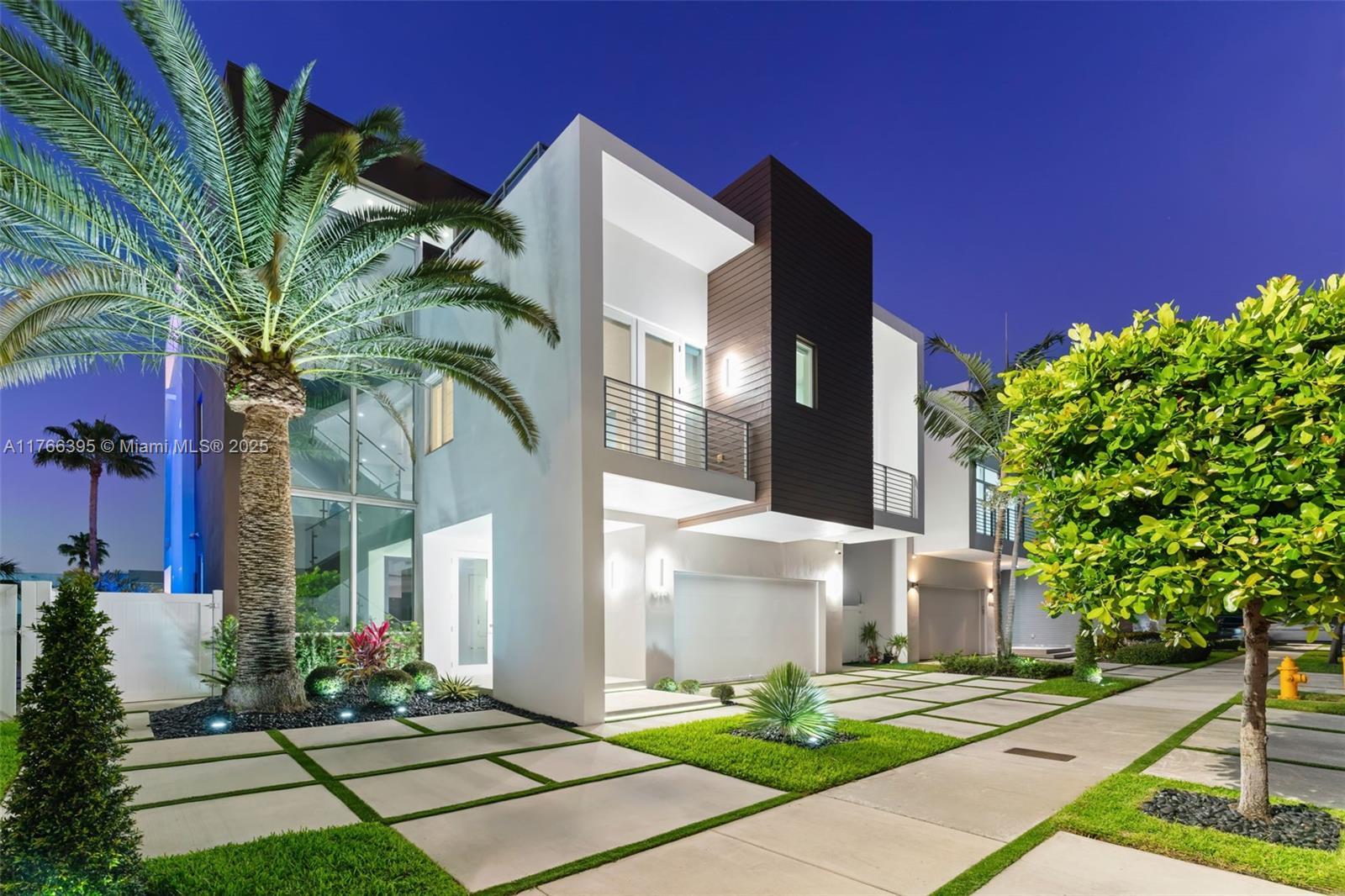 Picture of 10561 NW 67Th Ter, Doral, FL 33178