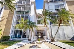 Picture of 3040 NE 16Th Ave # 104, Oakland Park, FL 33334