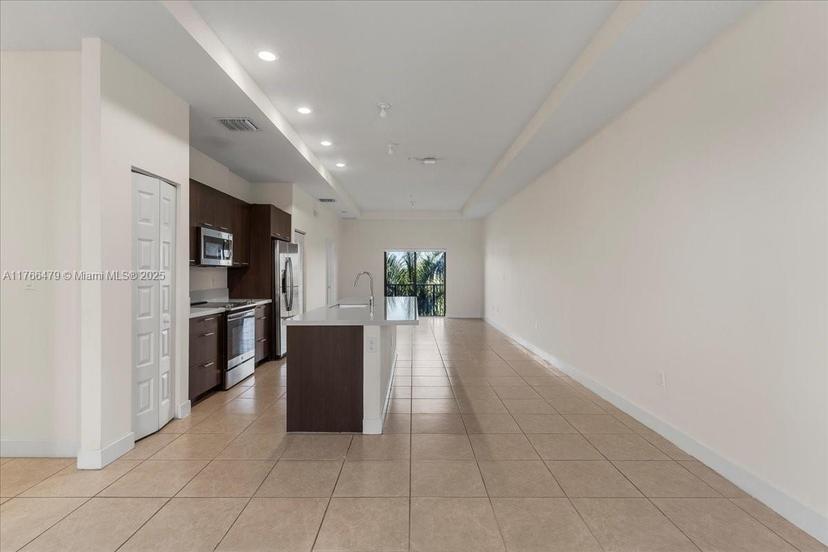 Picture of 8031 NW 104Th Ave # 31, Doral FL 33178