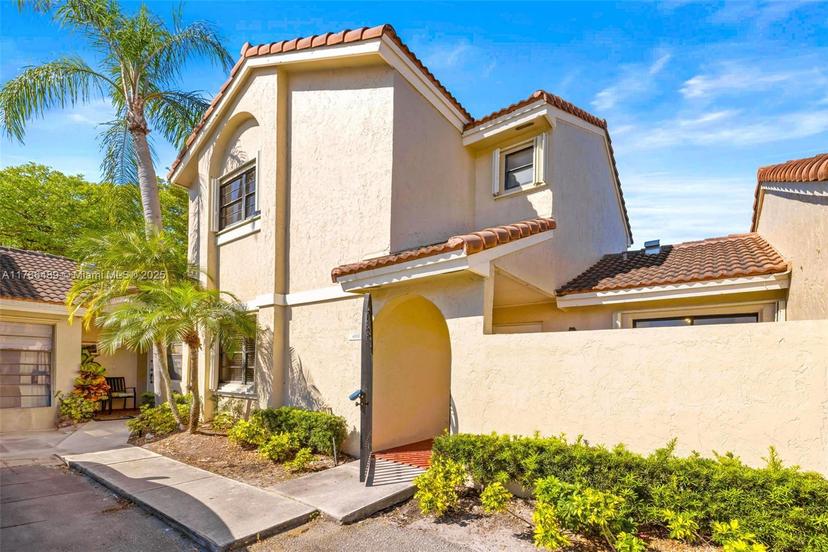 Picture of 6538 NW 170Th Ln # 0, Hialeah FL 33015