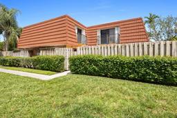 Picture of 9927 NW 6Th Ct, Plantation, FL 33324