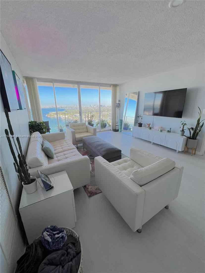 Picture of 7601 E Treasure Dr # 2412, North Bay Village FL 33141