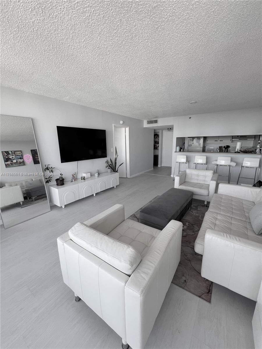 Picture of 7601 E Treasure Dr # 2412, North Bay Village, FL 33141