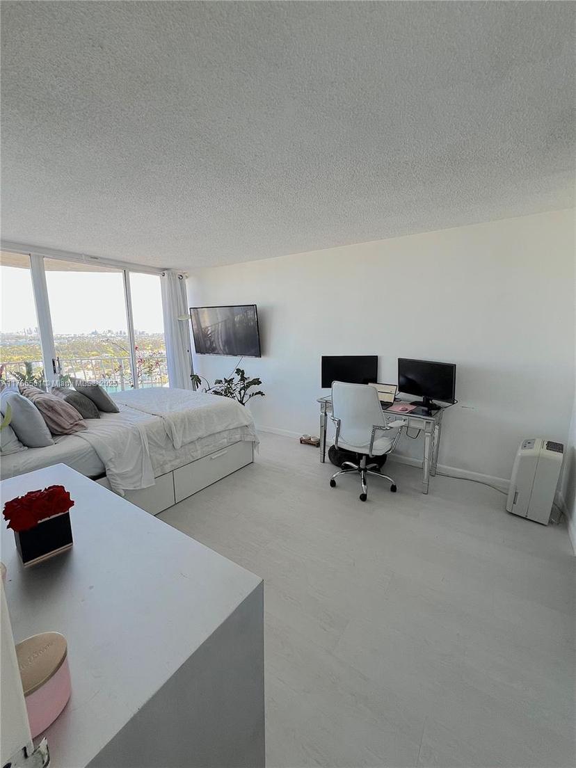 Picture of 7601 E Treasure Dr # 2412, North Bay Village FL 33141