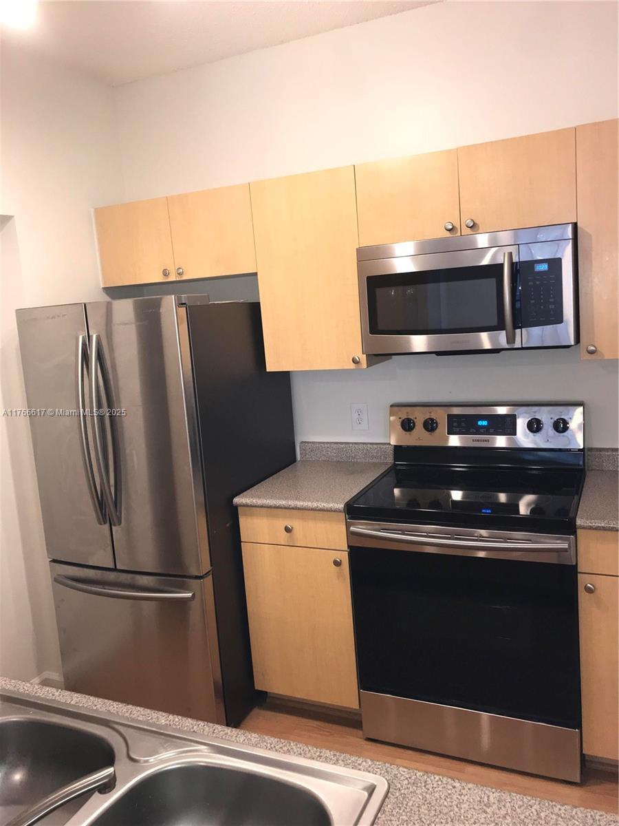 Picture of 1919 Van Buren St # 119A, Hollywood, FL 33020
