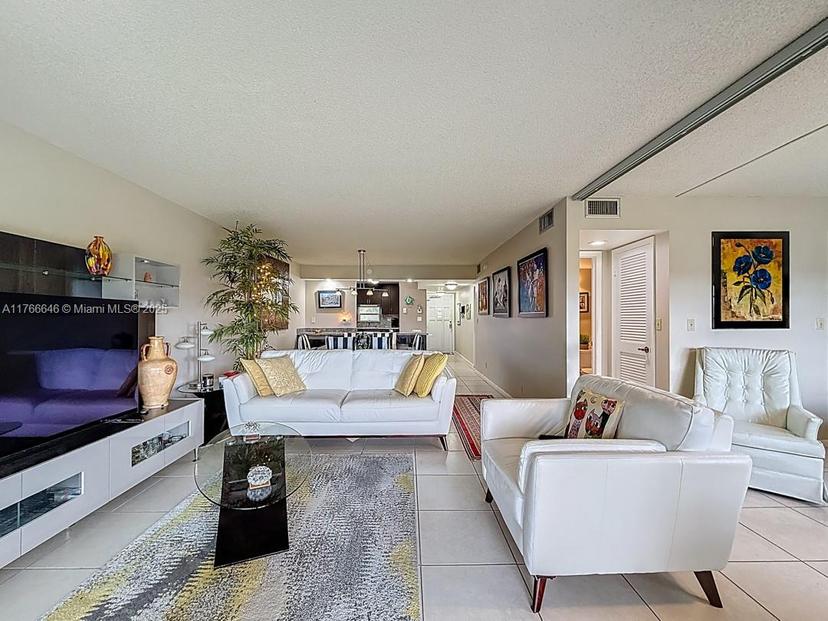 Picture of 9411 N Hollybrook Lake Dr # 304, Pembroke Pines FL 33025