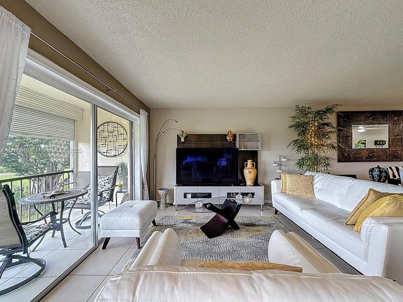 Picture of 9411 N Hollybrook Lake Dr # 304, Pembroke Pines FL 33025