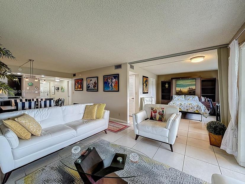 Picture of 9411 N Hollybrook Lake Dr # 304, Pembroke Pines FL 33025