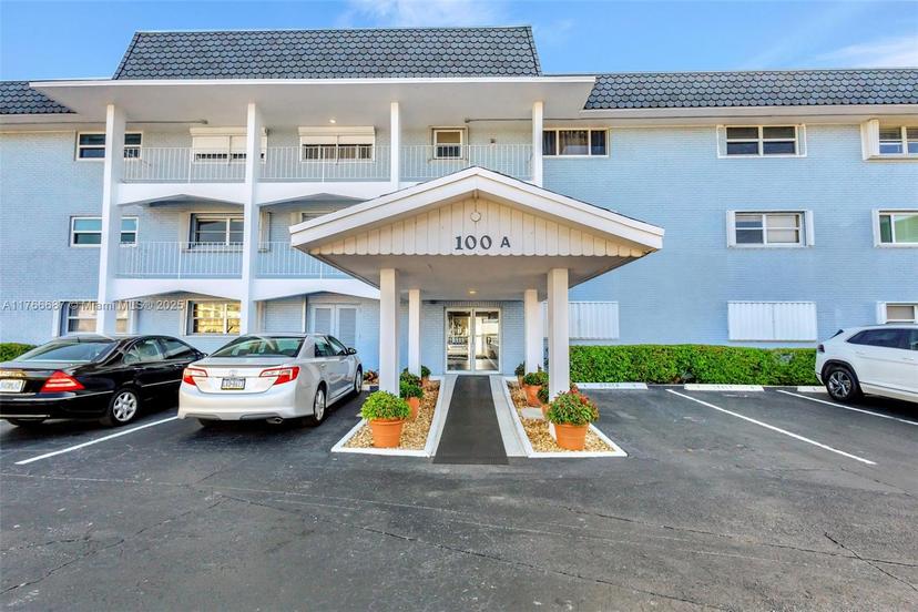 Picture of 100 Shore Court # 207, North Palm Beach FL 33408