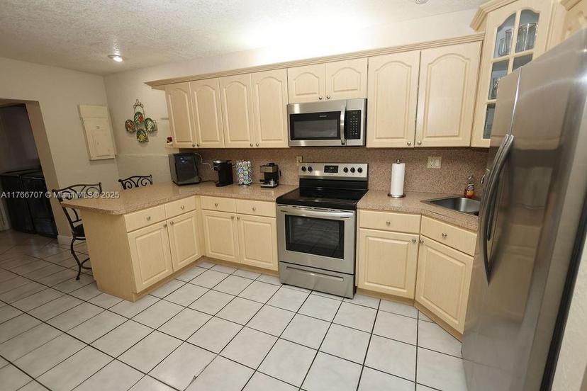 Picture of 6566 W 2Nd Ct # 18, Hialeah FL 33012