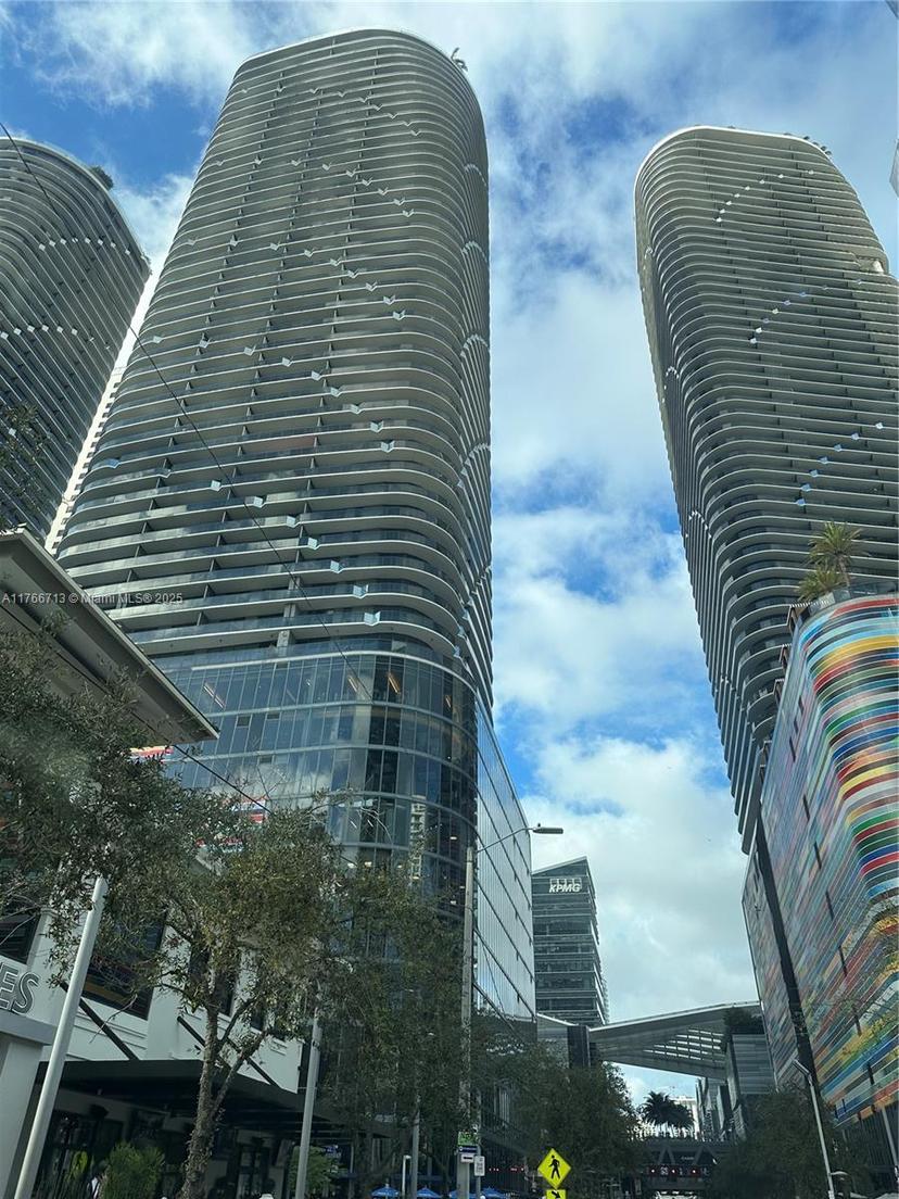 Picture of 45 SW 9Th St # 2905, Miami FL 33130