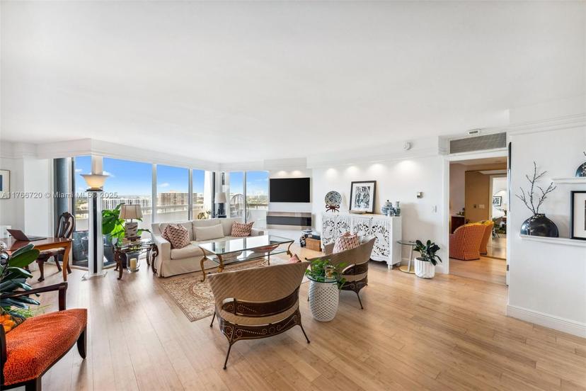 Picture of 4000 Towerside Ter, Miami, FL 33138