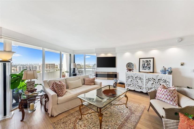 Picture of 4000 Towerside Ter, Miami, FL 33138