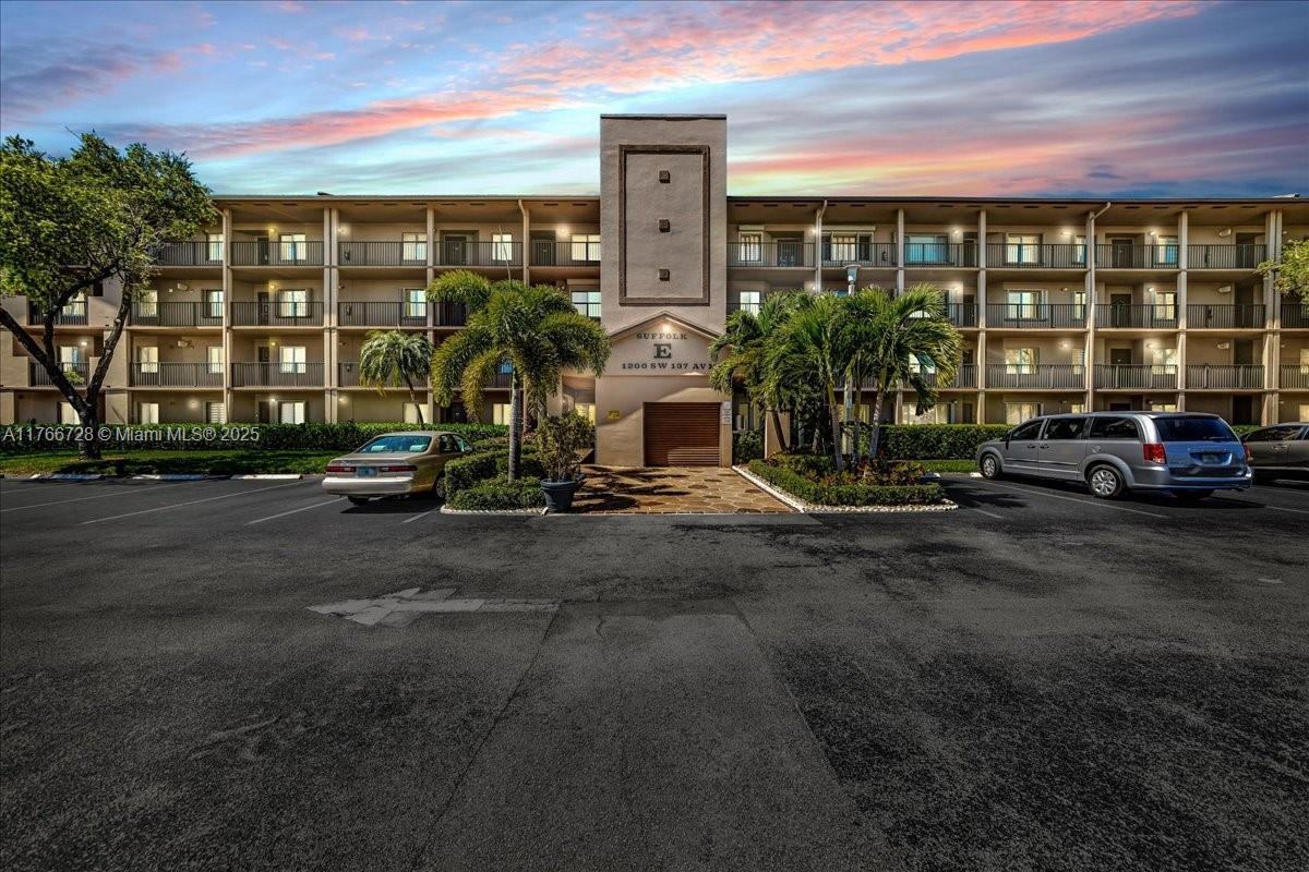 Picture of 1200 SW 137Th Ave # 406E, Pembroke Pines, FL 33027