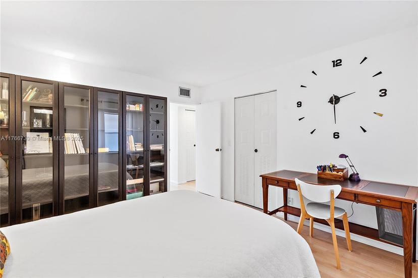 Picture of 2841 Somerset Dr # 215, Lauderdale Lakes FL 33311