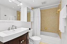 Picture of 2841 Somerset Dr # 215, Lauderdale Lakes, FL 33311