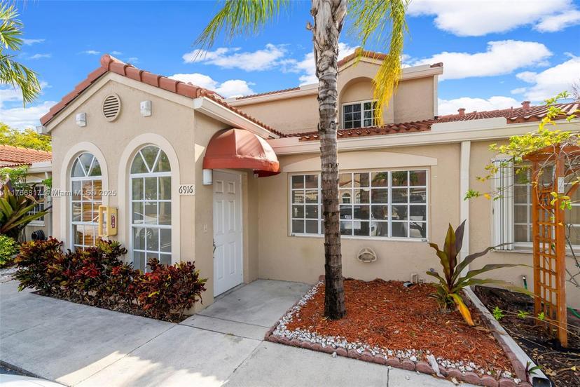 Picture of 6916 NW 166Th Terrace # 1204, Miami Lakes FL 33014