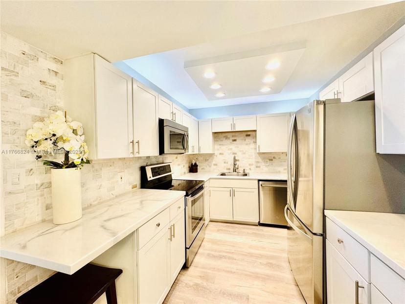 Picture of 2500 Parkview Drive # 1019, Hallandale Beach FL 33009