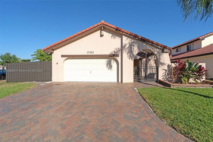 Picture of 17353 NW 62Nd Pl, Hialeah FL 33015