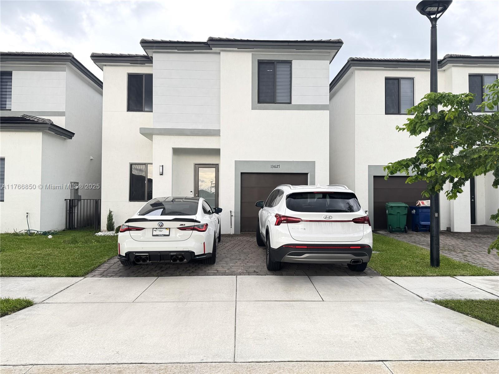 Picture of 13627 SW 157Th Ct, Miami, FL 33196