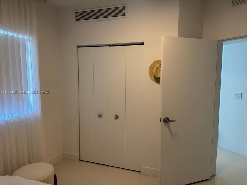 Picture of 9940 W Bay Harbor Dr, Bay Harbor Islands FL 33154