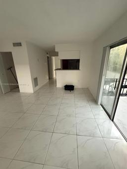 Picture of 10832 N Kendall Dr # U16, Miami, FL 33176