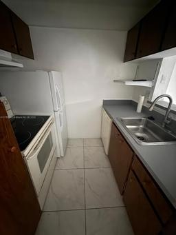 Picture of 10832 N Kendall Dr # U16, Miami, FL 33176