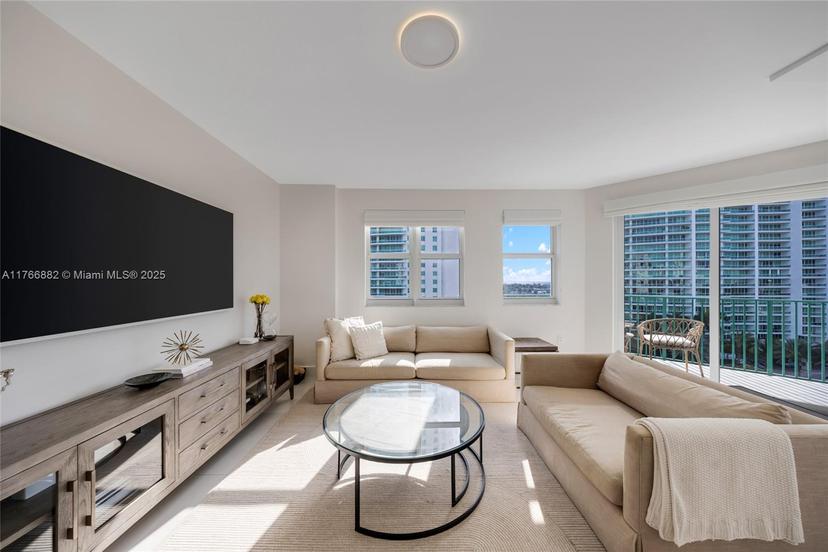 Picture of 20000 E Country Club Dr # 911, Aventura FL 33180