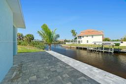 Picture of 1105 SE 38 St, Cape Coral, FL 33904