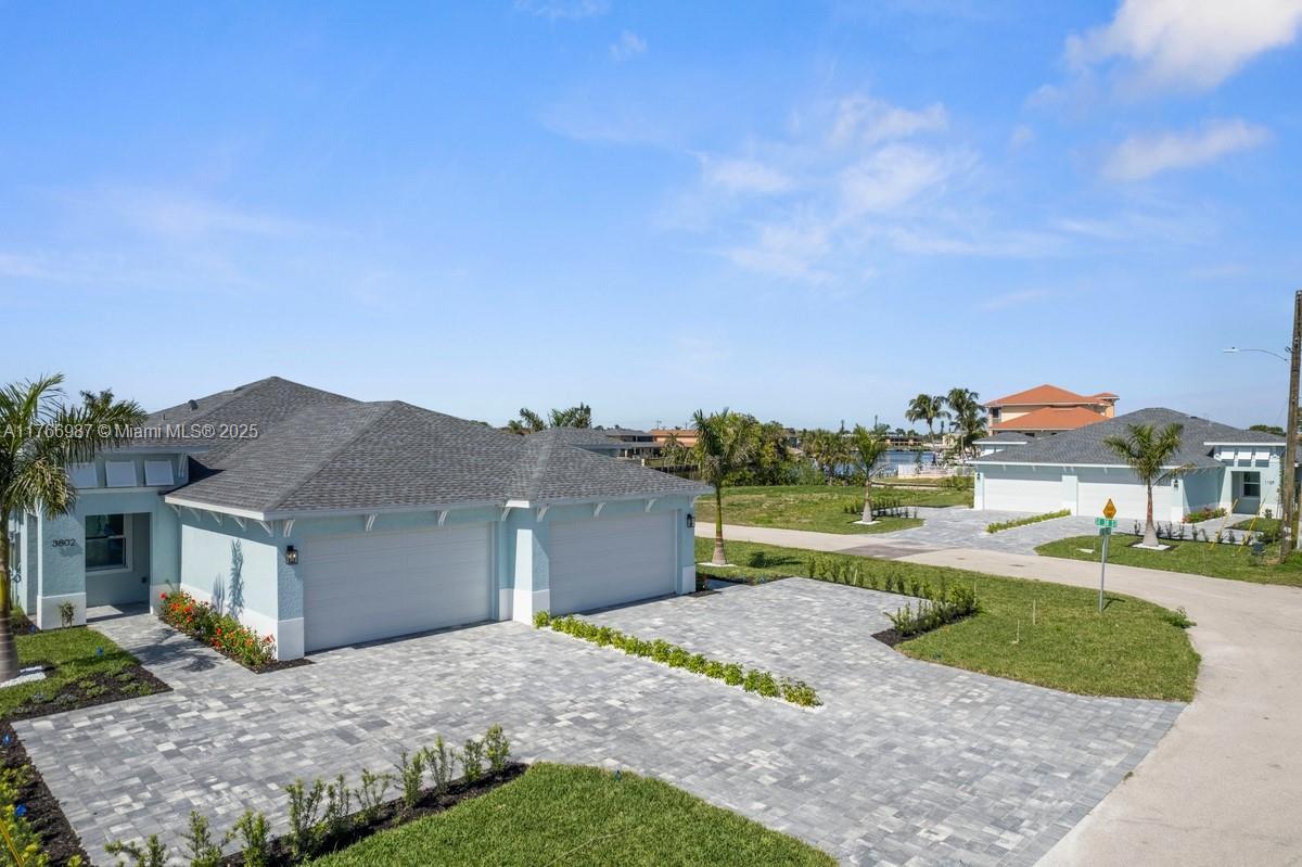 Picture of 1105 SE 38 St, Cape Coral, FL 33904