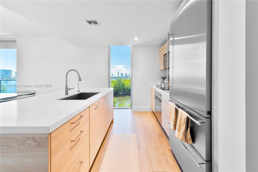 Picture of 16385 Biscayne Blvd # 707, North Miami Beach FL 33160