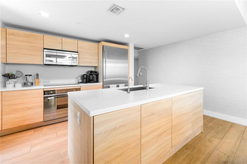 Picture of 16385 Biscayne Blvd # 707, North Miami Beach FL 33160