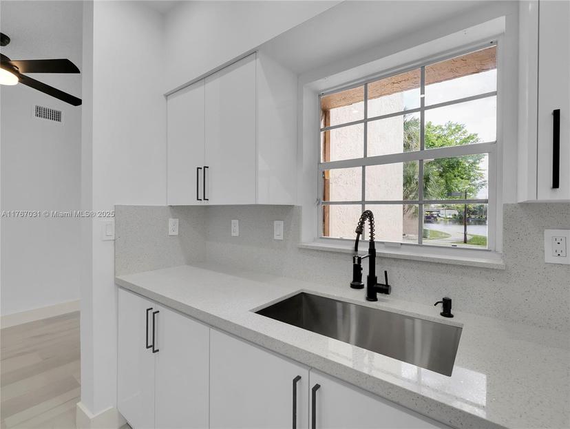 Picture of 1941 NW 96Th Ter # 8F, Pembroke Pines FL 33024