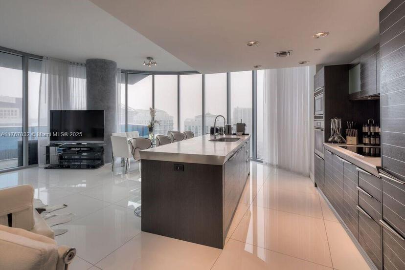 Picture of 200 Biscayne Blvd Way # 4402, Miami FL 33131