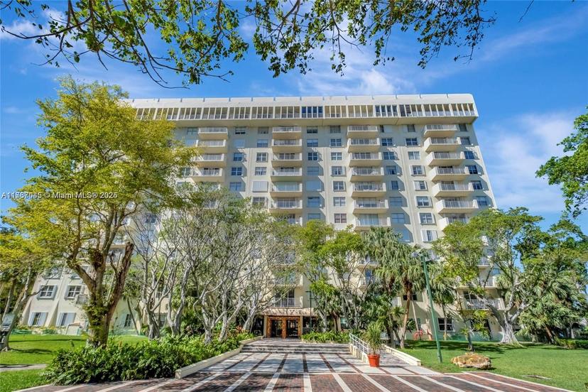 Picture of 11111 Biscayne Blvd # 8F, Miami FL 33181